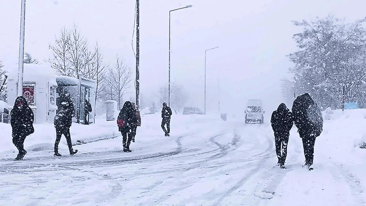 İstanbul'da eğitime kar engeli! 20 Şubat’ta okullar tatil edildi
