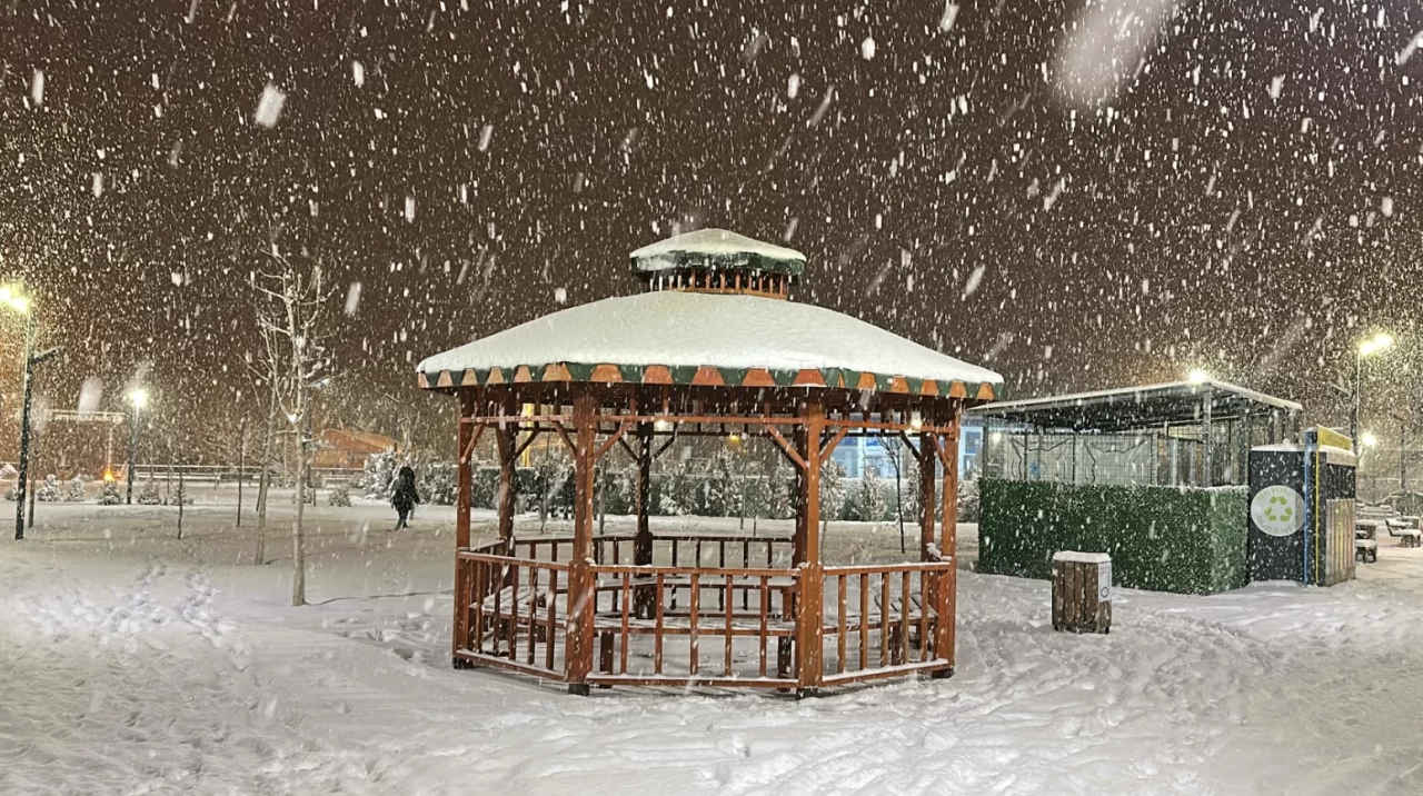 Van'da kar yağışı, kartpostallık görüntüler ortaya serdi