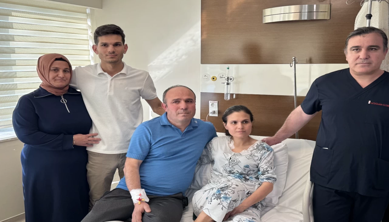 13 yıl arayla çocuklarına böbreklerini bağışlayarak umut oldular