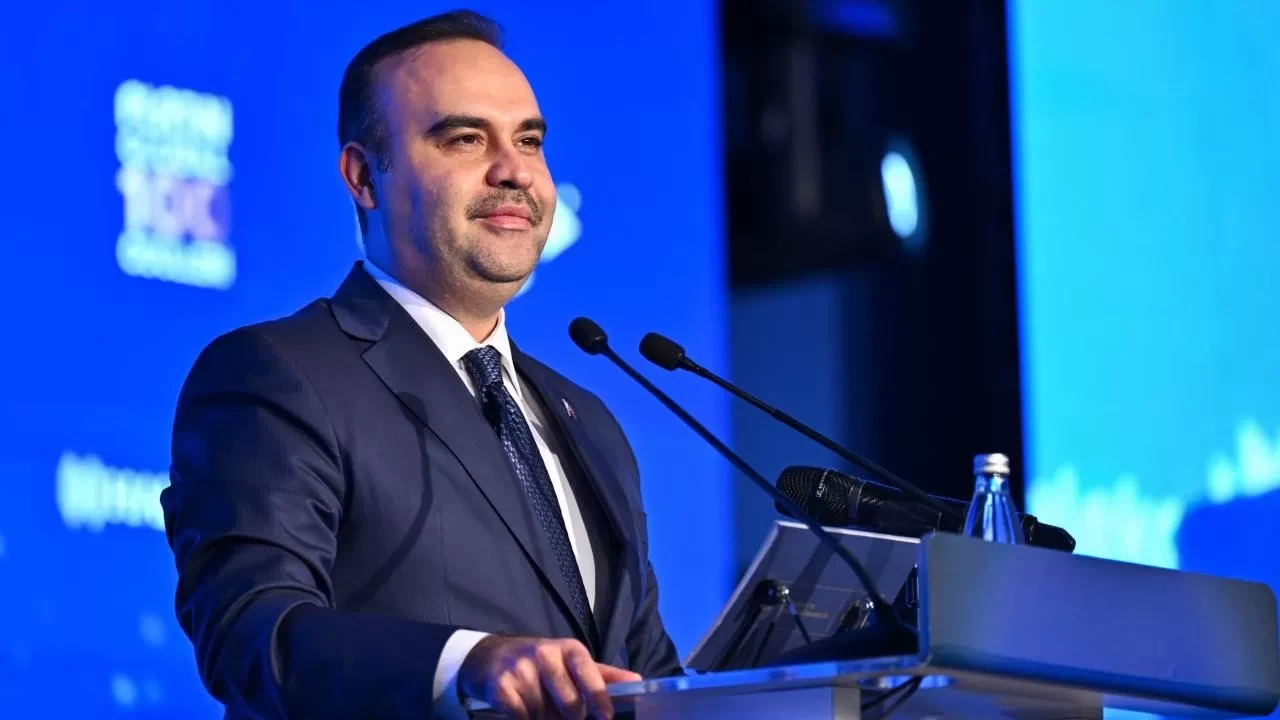 Bakan Kacır: Türkiye'nin İngiltere ve Avrupa'ya katacakları çok fazla