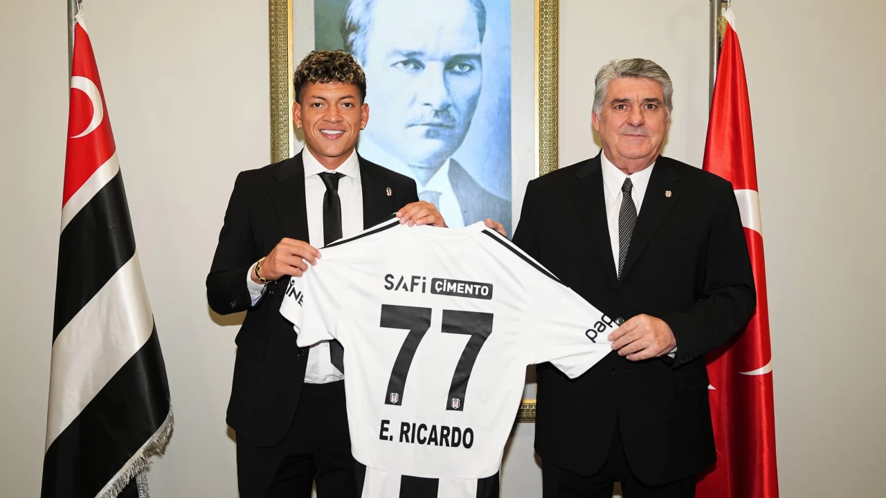 Beşiktaş, 20 yaşındaki Kolombiyalı orta saha Elan Ricardo ile sözleşme imzaladı