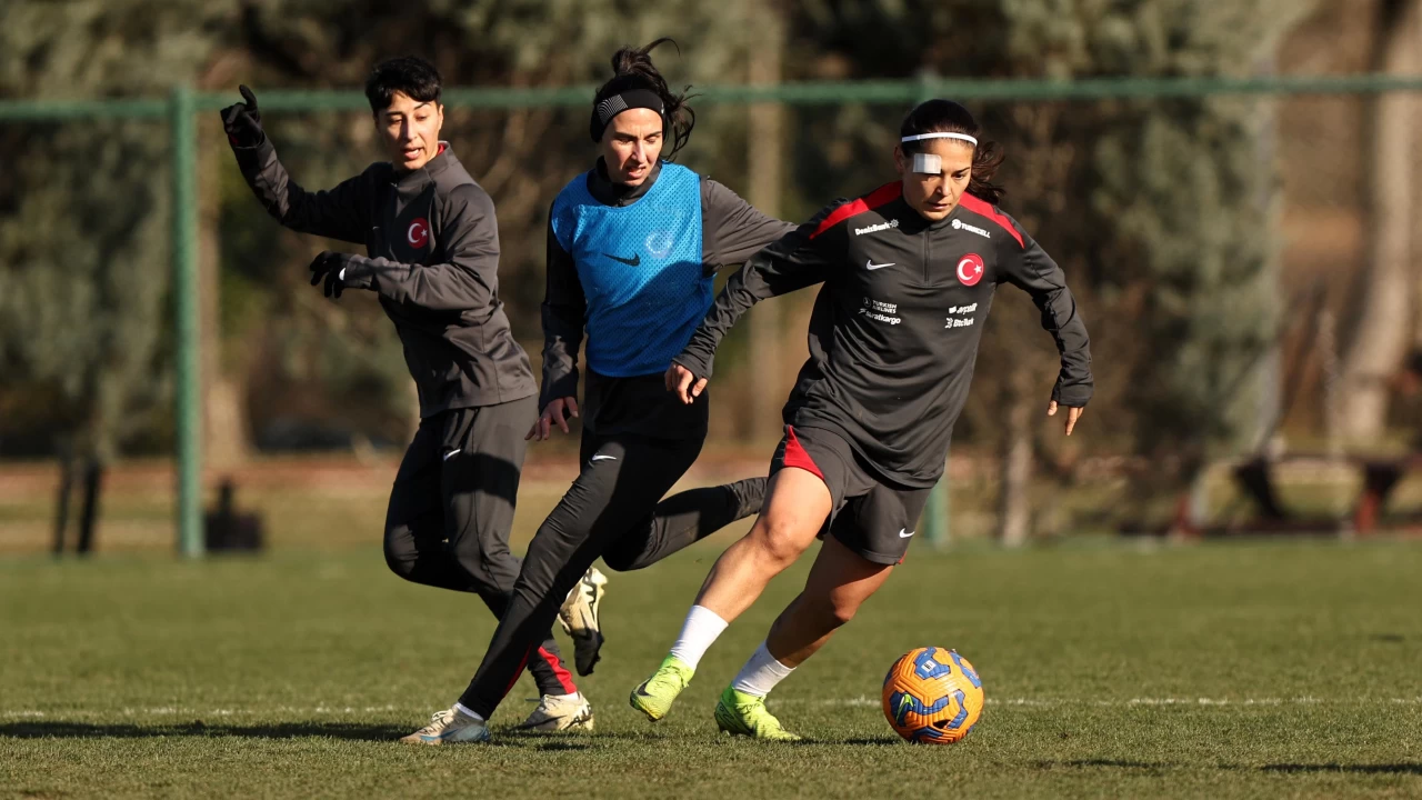 A Milli Kadın Futbol Takımı, Yunanistan maçında 3 puan hedefliyor