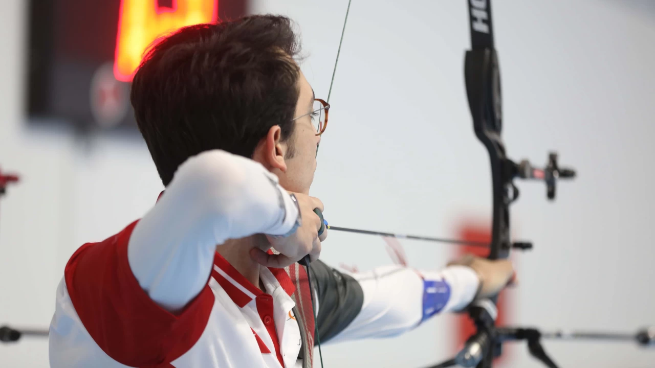 Avrupa Salon Okçuluk Şampiyonası’nda heyecan sürüyor: Milli okçu Mete Gazoz finalde!