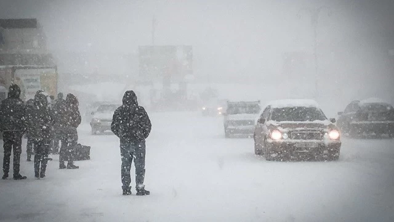 Hakkari'de kar yağışı sebebiyle eğitime bir günlük ara verildi