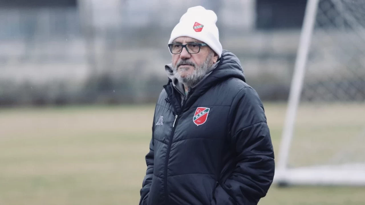 Karşıyaka, görevi bırakan teknik direktörü Mustafa Reşit Akçay’dan tazminat aldı!