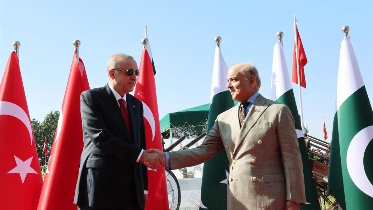 Cumhurbaşkanı Erdoğan: Türkiye ve Pakistan kardeşlik bağıyla bağlıdır