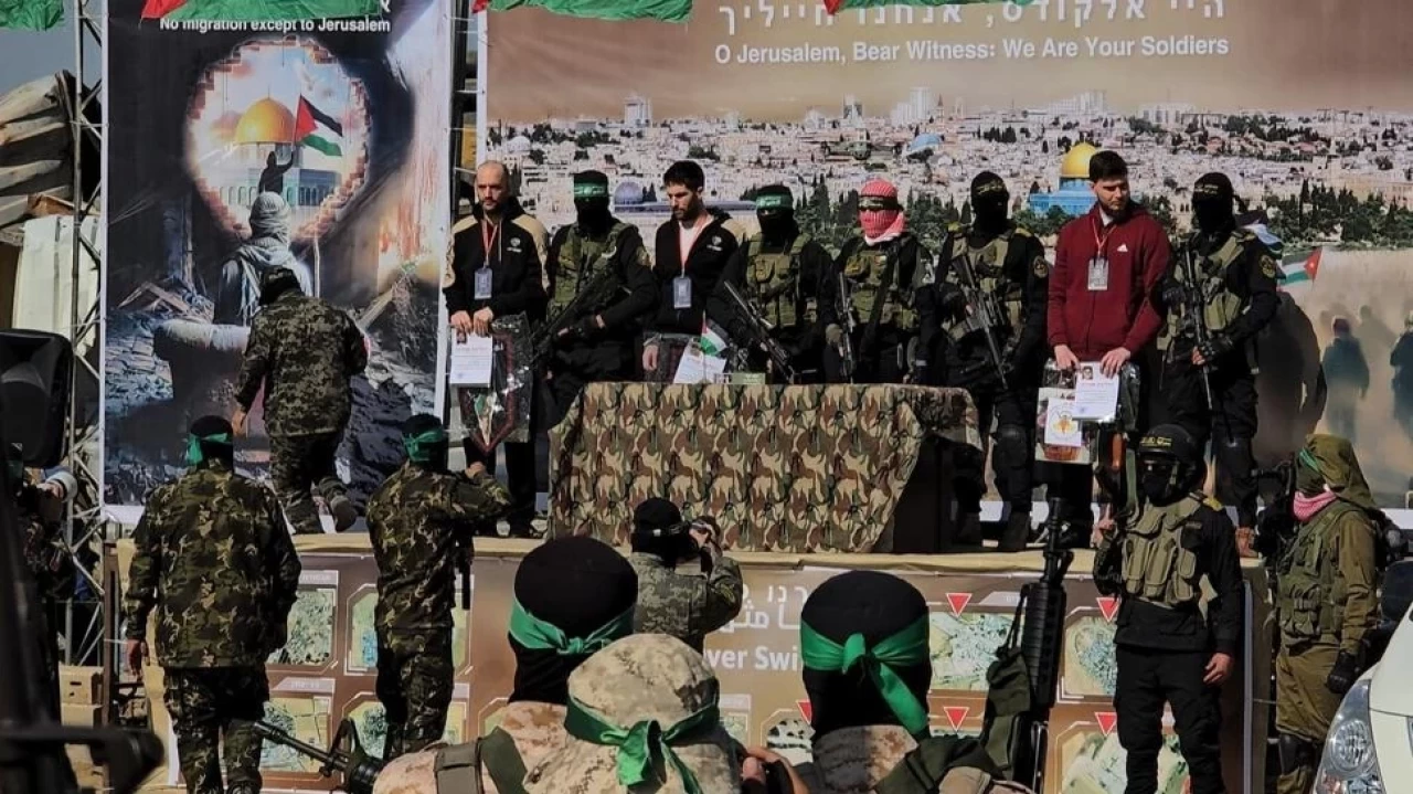 Esir takasında 6. tur; Filistinli esirler teslim edildi