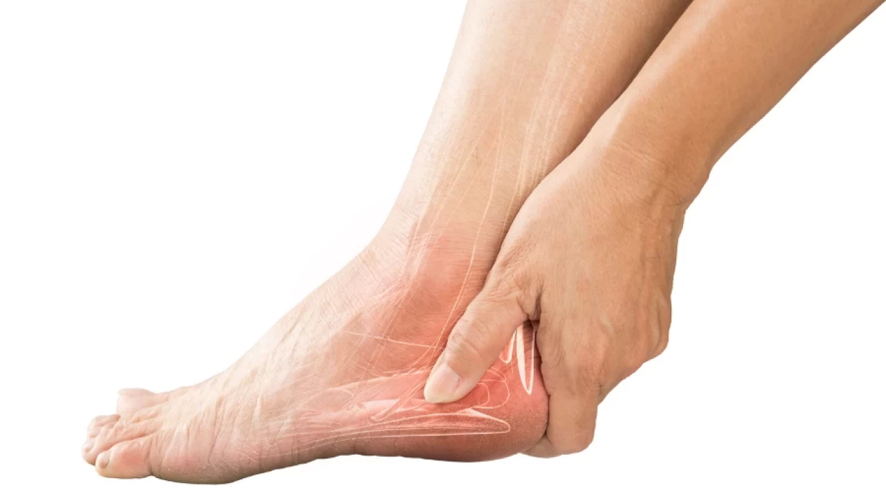 Topuk Dikeni Nedir? Belirtileri, Nedenleri ve Tedavi Yöntemleri