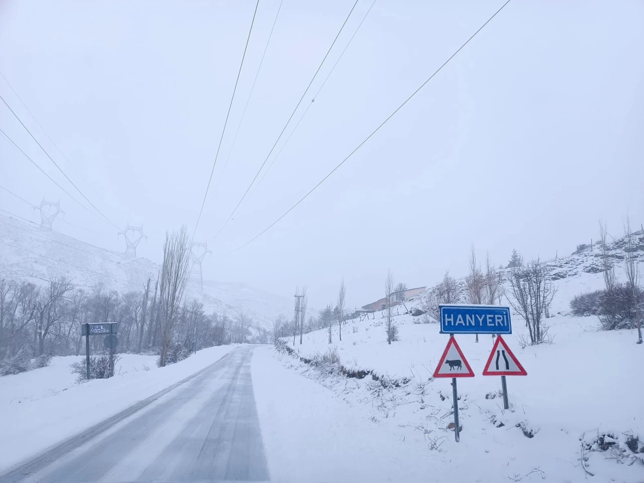Adana'da kar yağışı nedeniyle yol açma çalışmaları yüksek kesimlerde hız kazandı