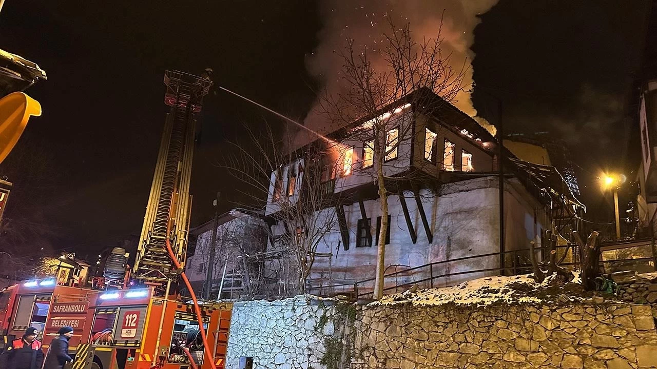 Karabük'te çıkan yangında 150 yıllık konak küle döndü