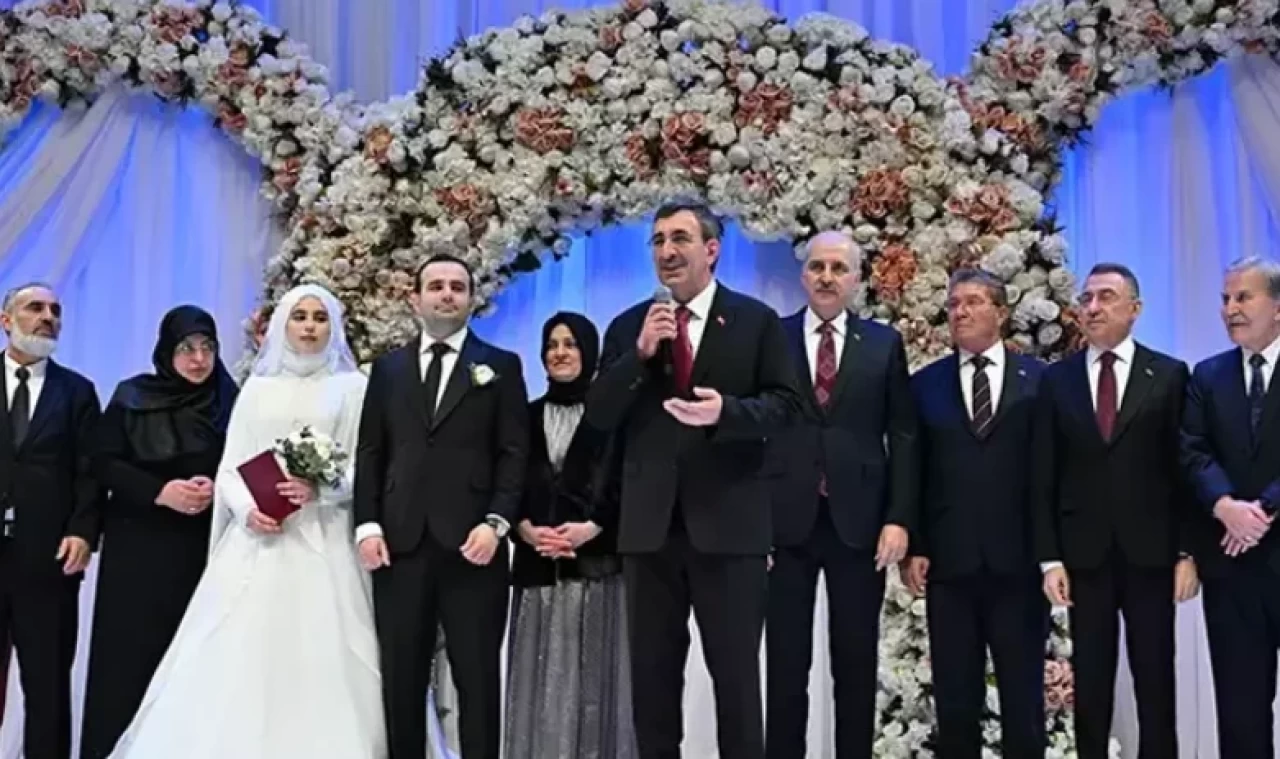 Cumhurbaşkanı Yardımcısı Yılmaz'ın oğlu Ferhat Yılmaz, Esra Alperen'le dünya evine girdi