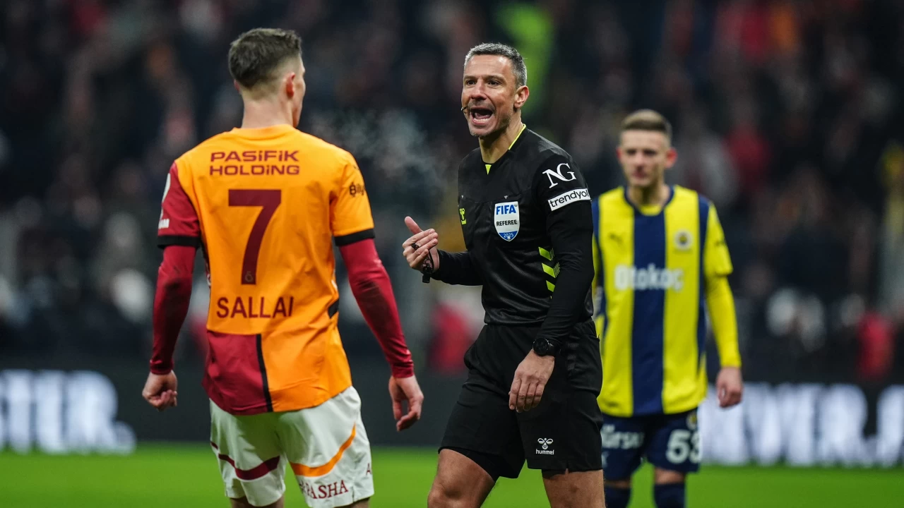 55 yıl aradan sonra Galatasaray - Fenerbahçe derbisinde yabancı hakem! Slavko Vincic’in performansı