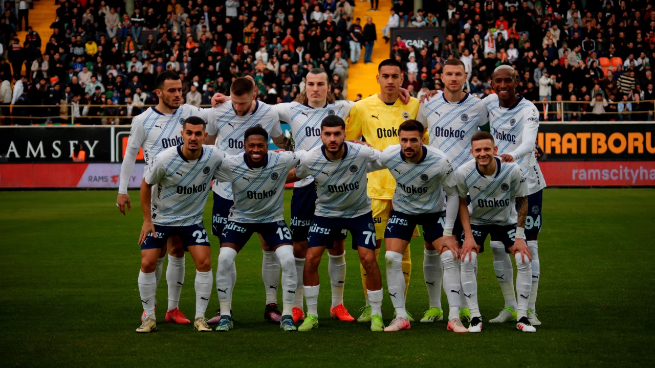 Fenerbahçe teknik direktörü Jose Mourinho'dan UEFA Avrupa Ligi maçı öncesi kadro revizyonu: Alanyaspor'a karşı 7 değişiklik