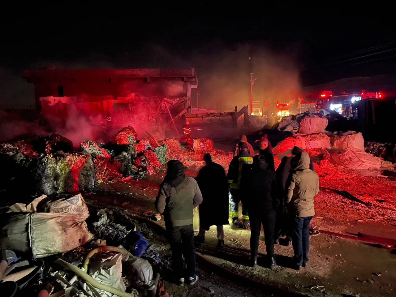 Şanlıurfa'da geri dönüşüm tesisinde çıkan yangın söndürüldü