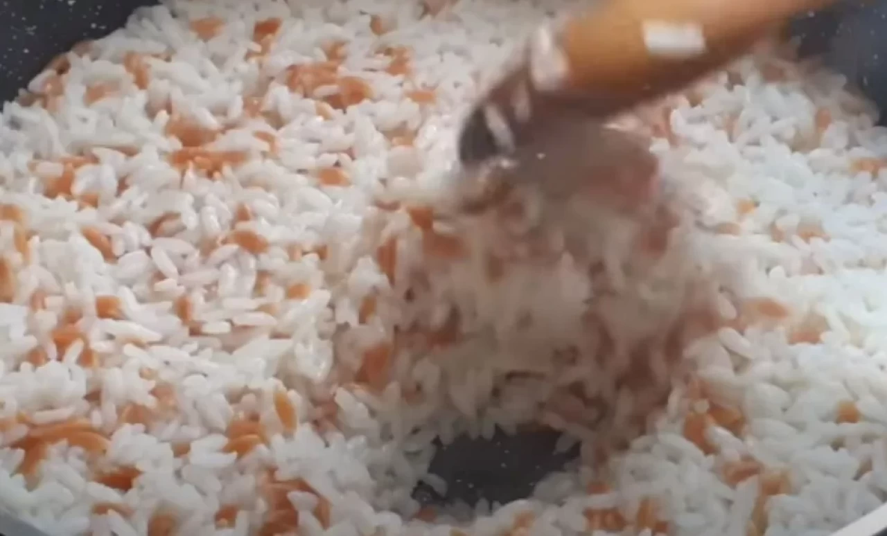 Pirinç pilavını elmas gibi parlatmanın tüyosu: Tane tane ve parlak pilav yapmanın sırrı