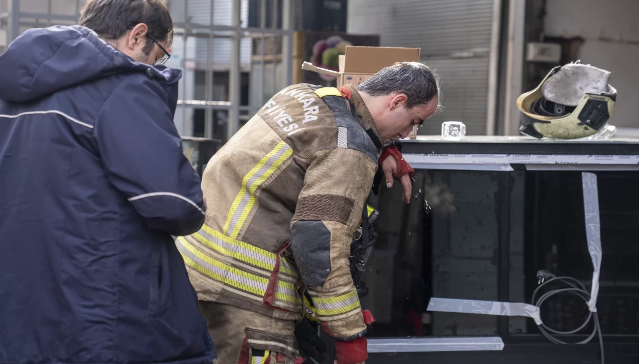 Ankara'da yangın: 3 iş yerinde maddi hasar meydana geldi