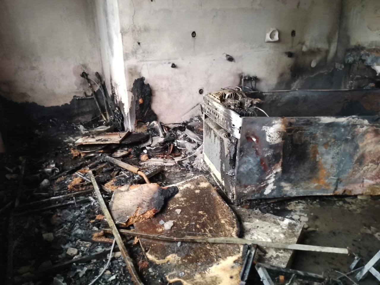 Rize Pazar'da bir kişi evinde çıkan yangın sonucunda hayatını kaybetti