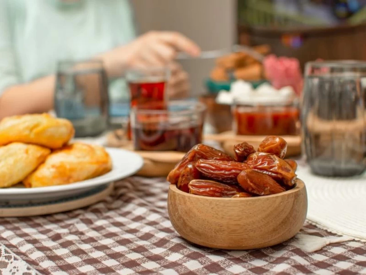 Uzmanından Ramazan beslenme önerileri: İftarda ve sahurda nelere dikkat etmeli?