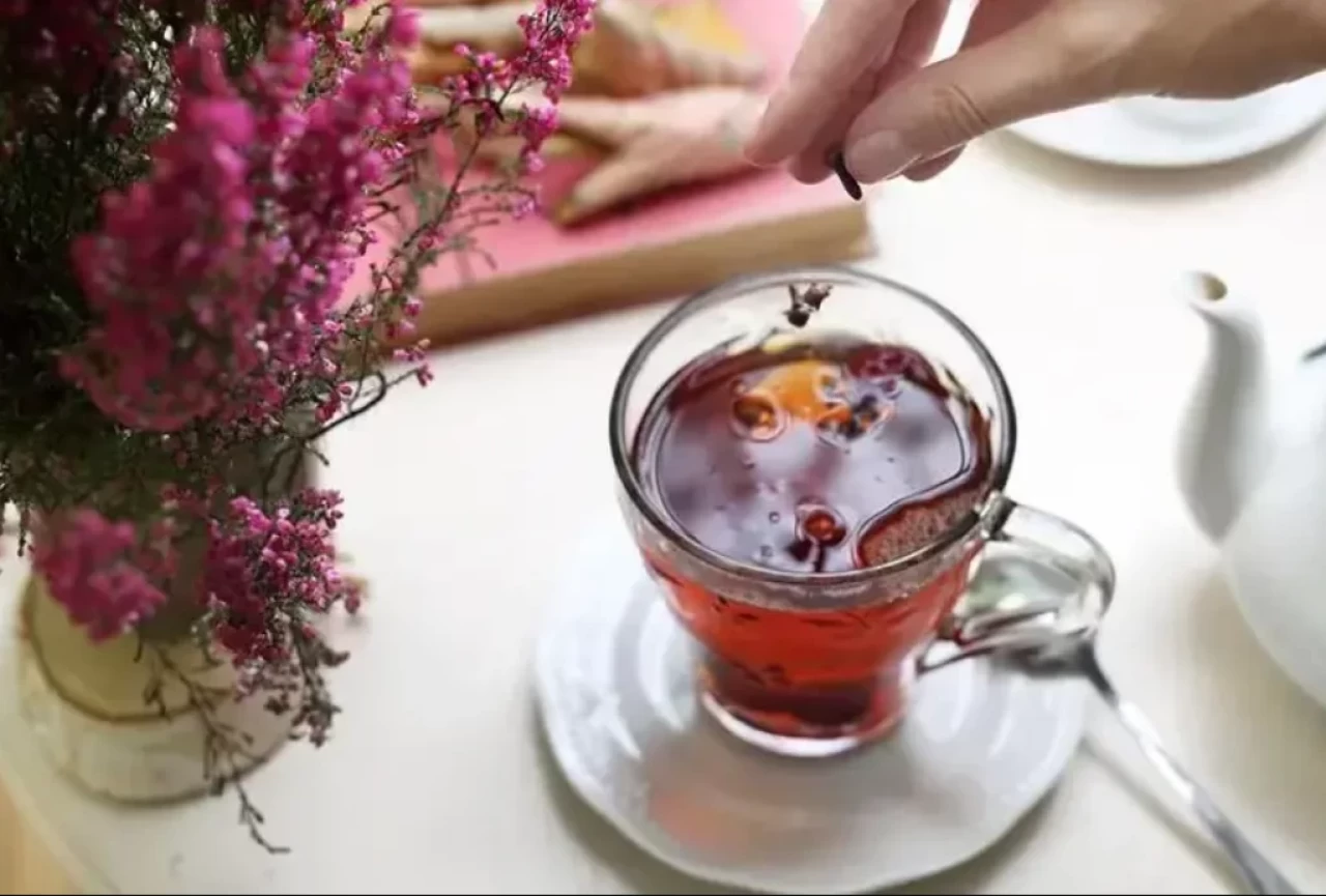 Siyah çaya karanfil atılırsa ne olur?