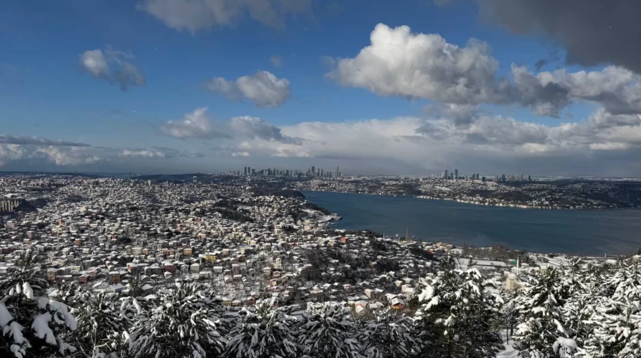 İstanbul'da kar yağışı kartpostallık manzaralar oluşturdu