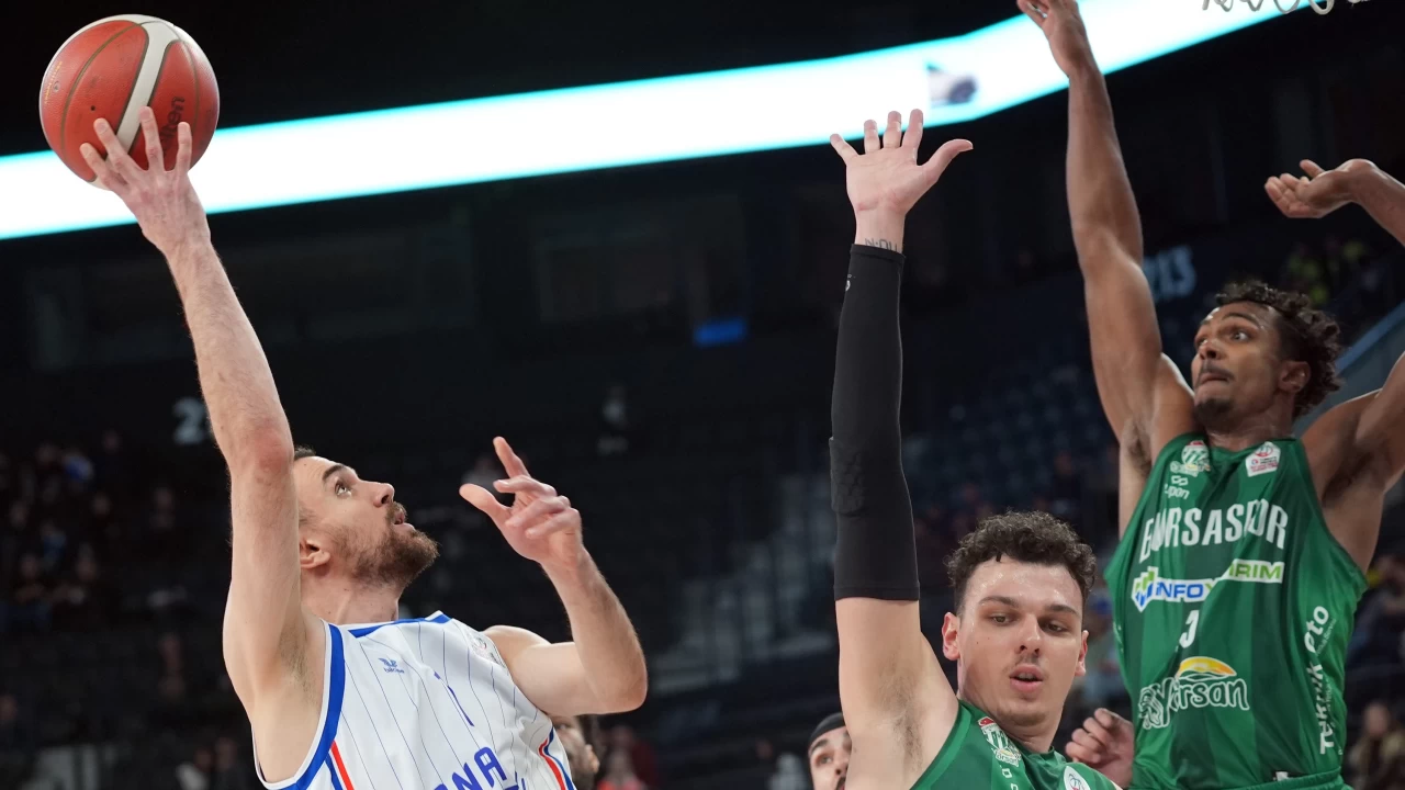 Anadolu Efes, Basketbol Süper Ligi’nde Bursaspor’u farklı geçti | 83-68