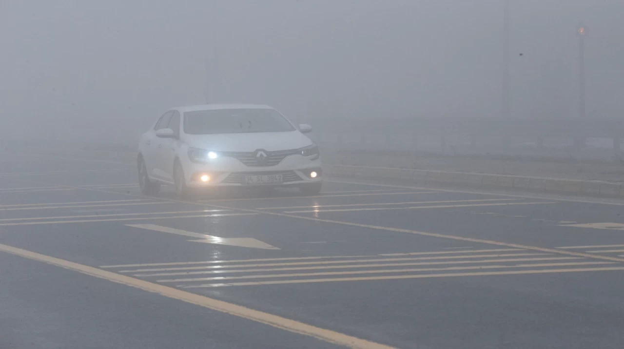 Bolu Dağı'nda yoğun sis nedeniyle görüş mesafesi düştü