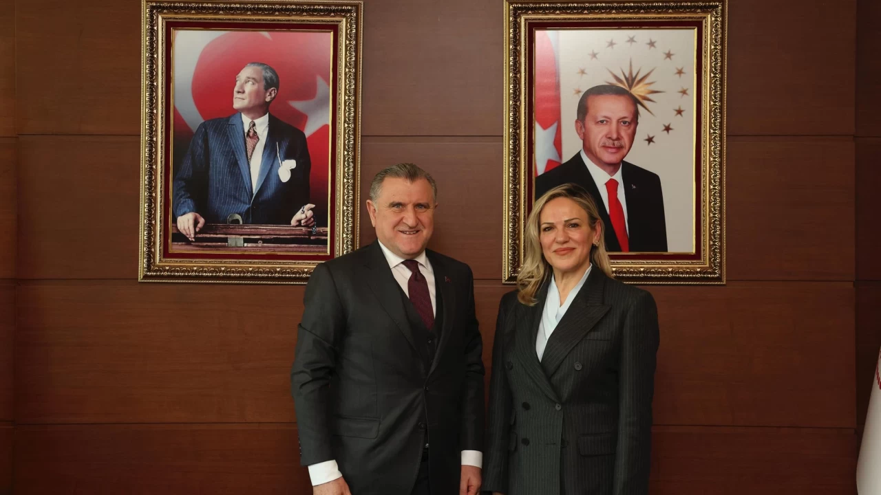 Türkiye Tenis Federasyonu Başkanı Şafak Müderrisgil, Bakan Osman Aşkın Bak’ı ziyaret etti