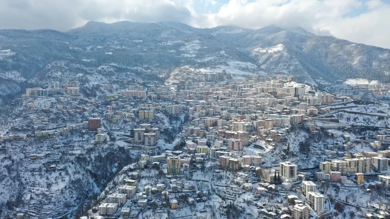 Artvin'de son 28 yılın en yüksek kar kalınlığı ölçüldü