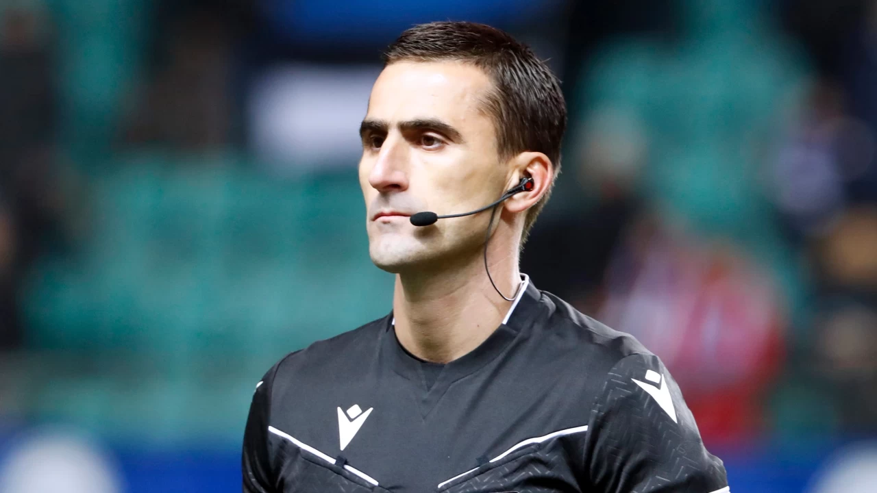 UEFA Avrupa Ligi'ndeki Fenerbahçe-Anderlecht maçını Karadağlı hakem Nikola Dabanovic yönetecek