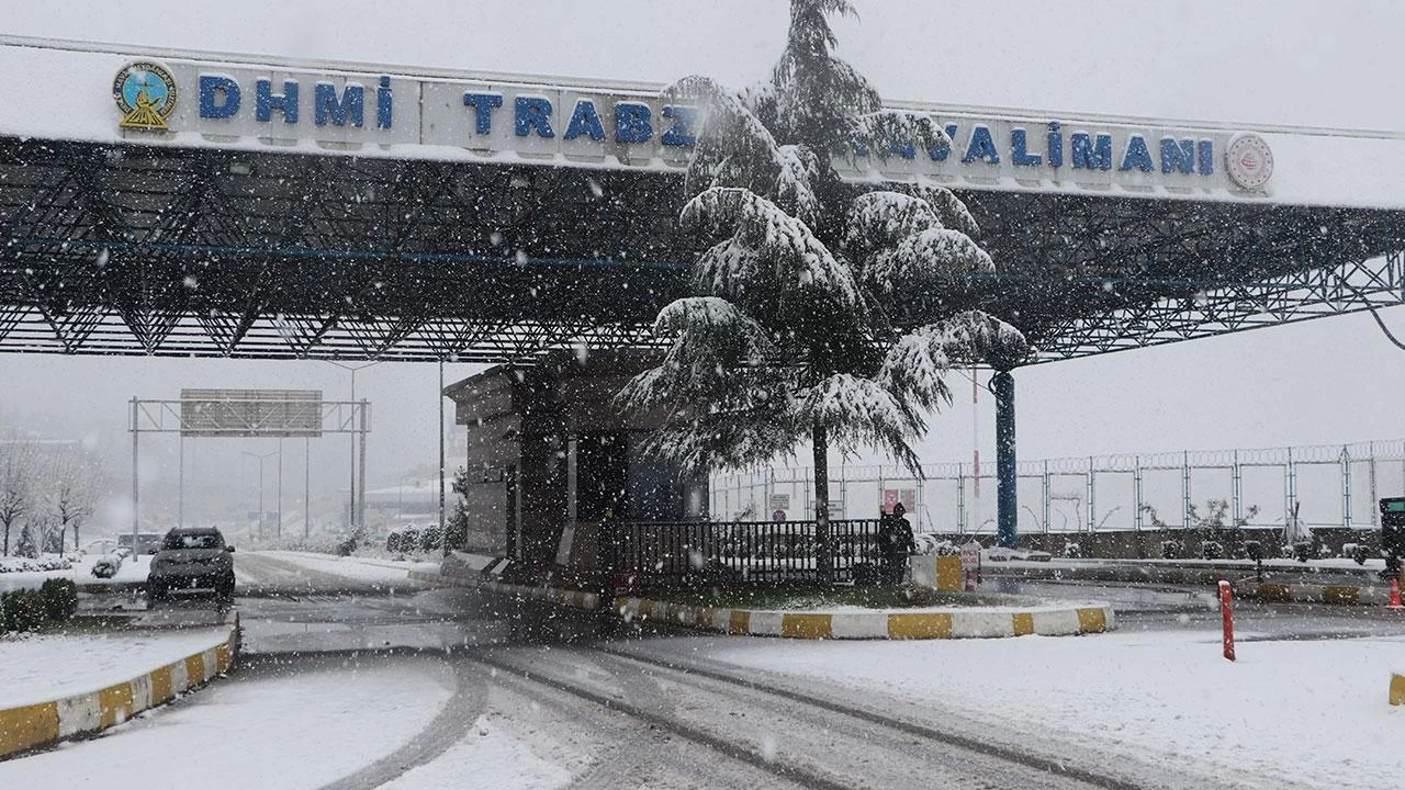 Karadeniz'de hava koşulları sebebiyle uçak seferleri iptal