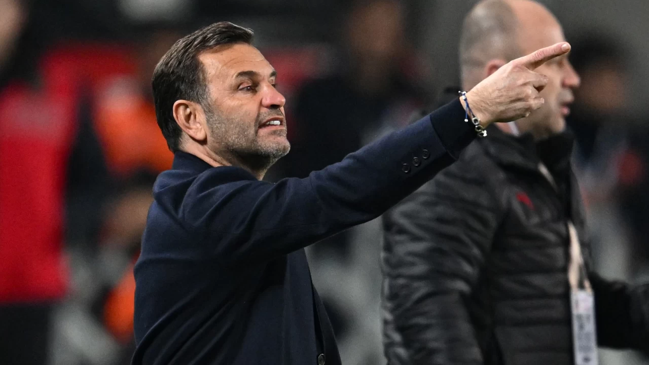 Galatasaray Teknik Direktörü Buruk, Gaziantep FK galibiyetinin ardından transfer planlarını anlattı