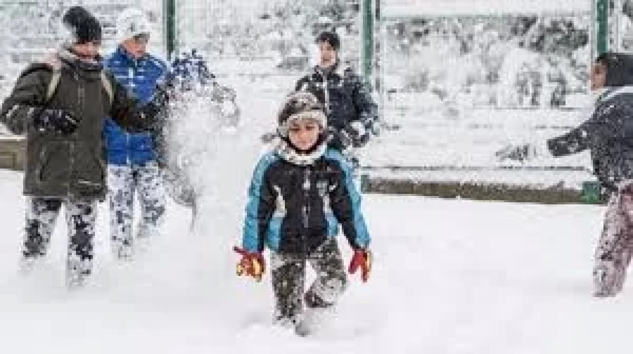 Kar yağışı nedeniyle Çorum'un Alaca ilçesinde taşımalı eğitime ara verildi