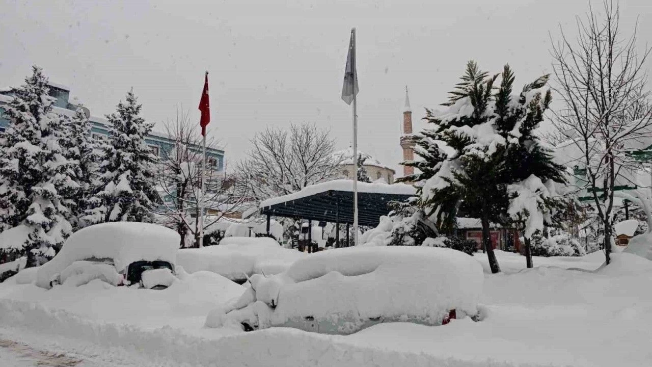 Artvin'de buzlanma nedeniyle eğitime bir günlük ara verildiği duyuruldu