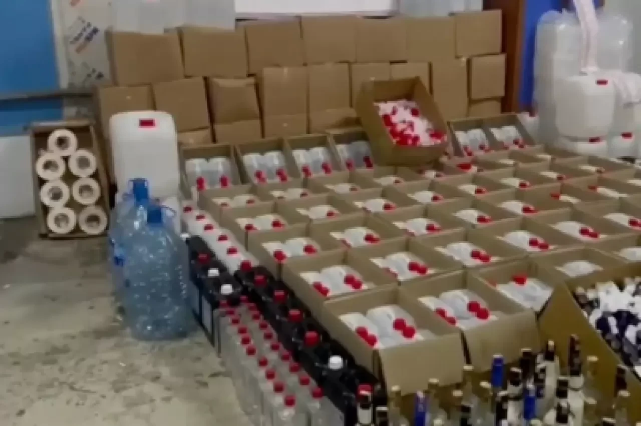 İçişleri Bakanı açıkladı: 98 bin litre sahte alkol operasyonla ele geçirildi
