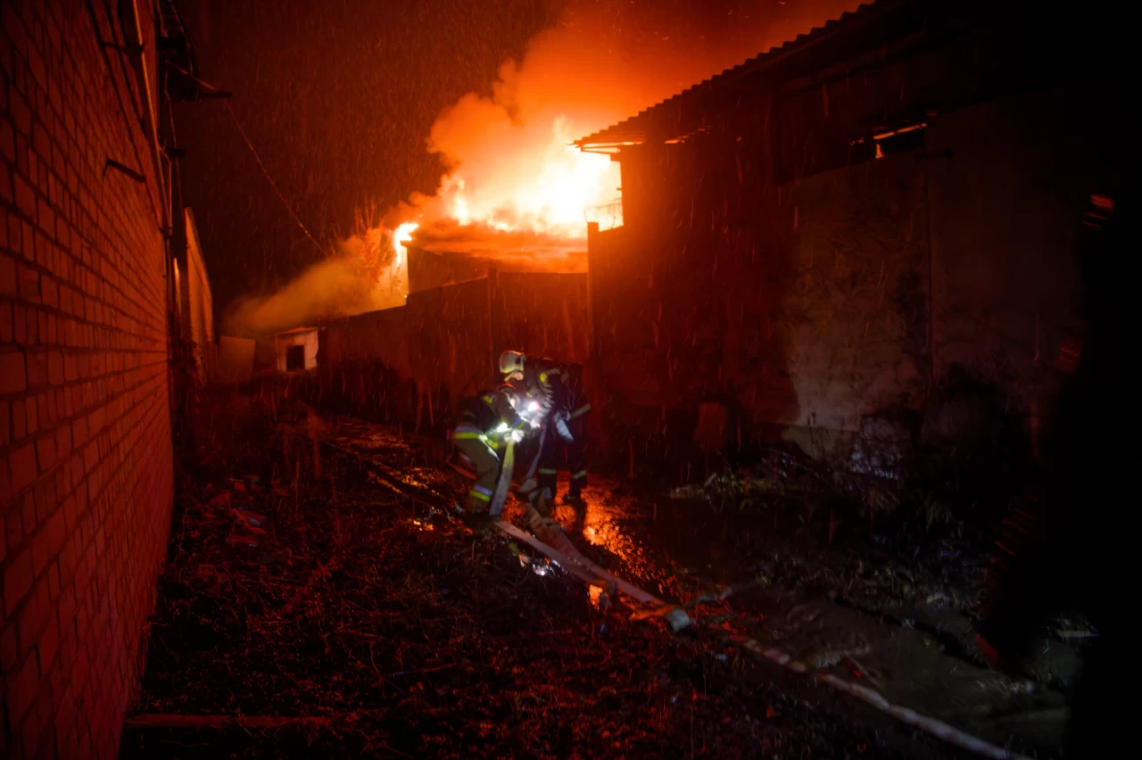 Harkiv'deki sivil tekstil fabrikasına İHA saldırısı: Yangın çıktı