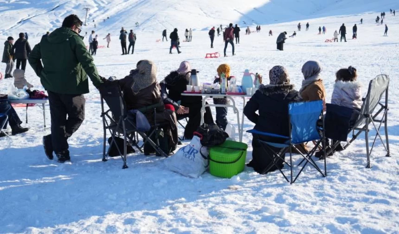 Güzeltepe Kayak Merkezi'ne yoğun ilgi