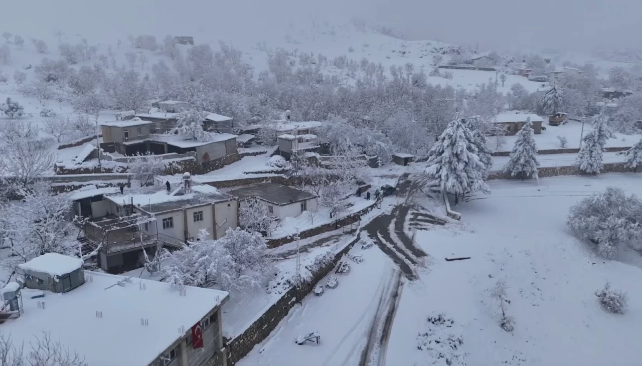 Adıyaman'da yoğun kar yağışı sebebiyle ulaşım olumsuz etkilendi