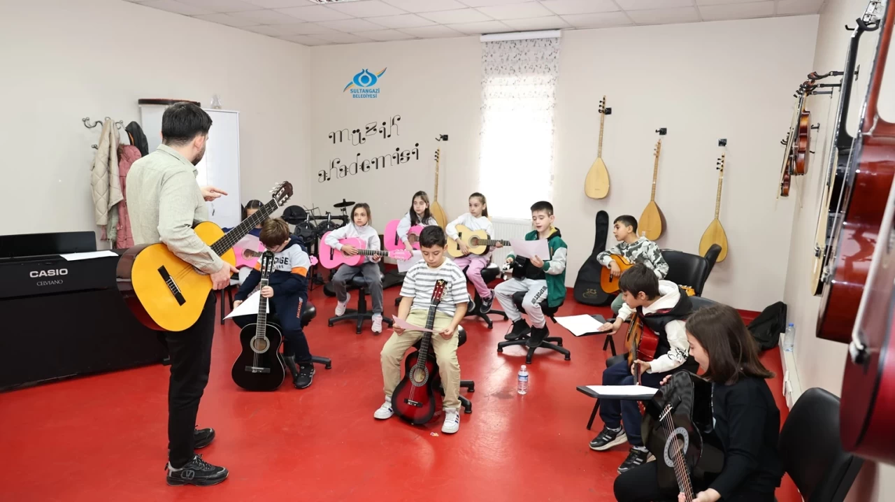 Sultangazi Belediyesi Müzik Akademisi, gençlere konservatuvar yolu açıyor