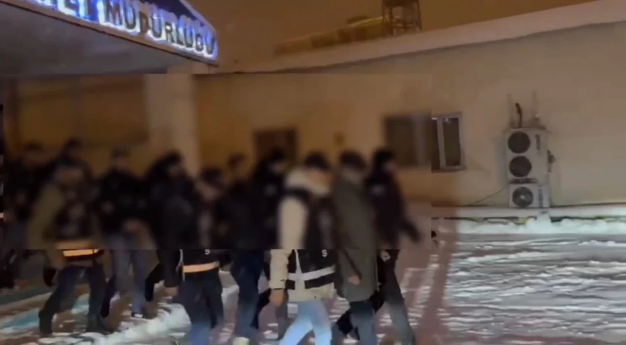 Ağrı'da çeşitli suçlarlardan aranan 8 kişi yakalandı