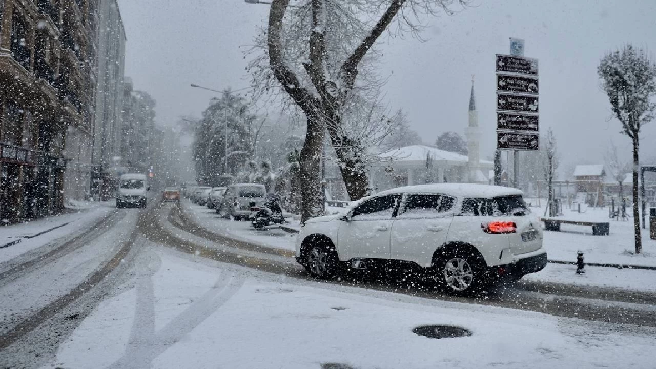 Sinop'ta buzlanma nedeniyle 5 ilçede taşımalı eğitime yarın ara verildi