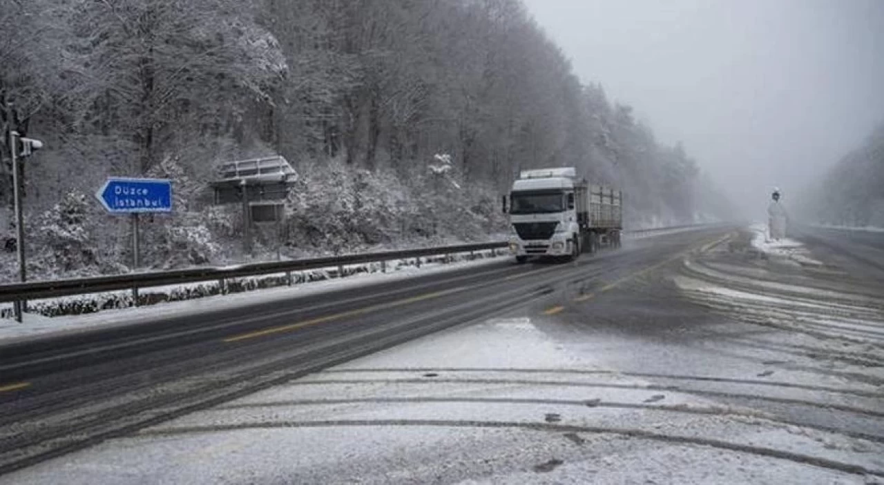 İstanbul ve Ankara dahil ağır taşıtlara kapatılan bazı yollar trafiğe açıldı