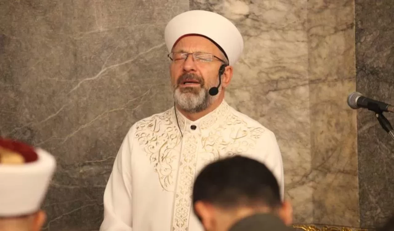 Diyanet İşleri Başkanı Erbaş Konya'da ilk teravih namazını kıldırdı