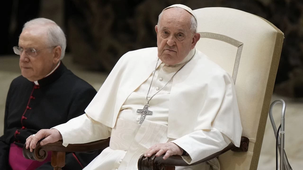 Vatikan açıkladı: Papa Franciscus'un sağlık durumunda hafif iyileşme gözlemlendi