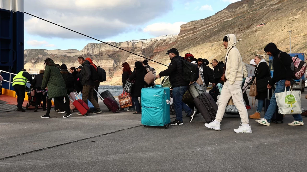 Santorini Adası'nda olağanüstü hal ilan edildi