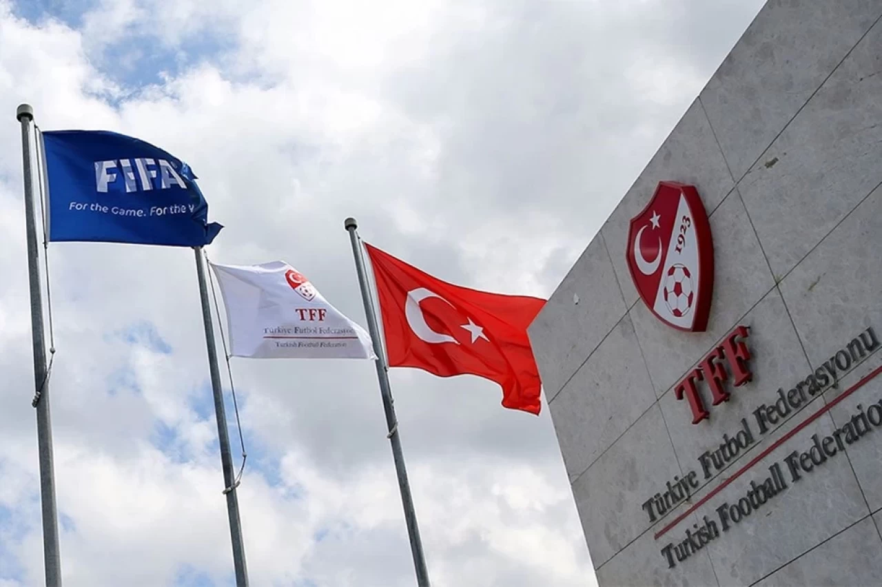 PFDK'dan Fenerbahçe ve Galatasaray Başkanlarına hak mahrumiyeti cezası