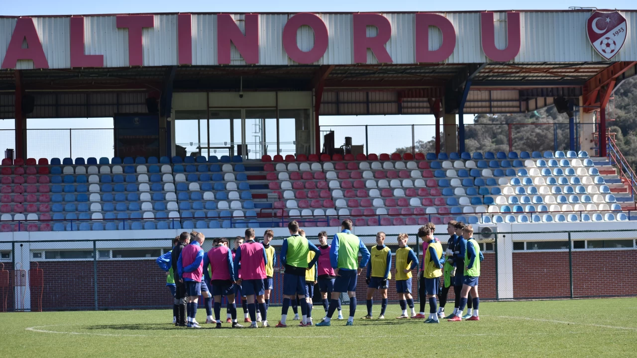 Zenit'in alt yapı takımları, Altınordu tesislerinde kamp yapıyor