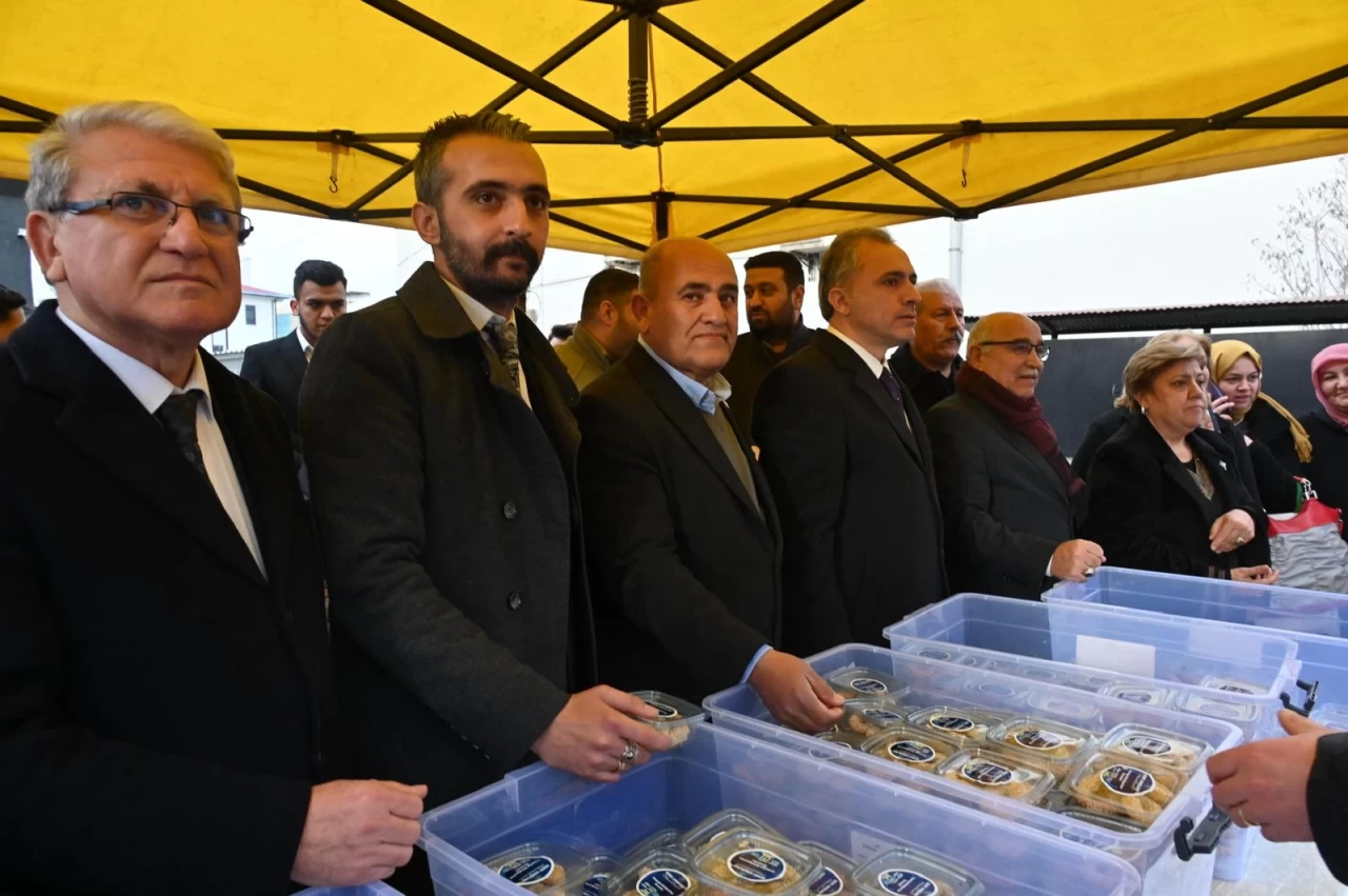 MHP Osmaniye İl Başkanlığı'ndan Berat Kandili'nde zemzem hurma ve lokum ikramı