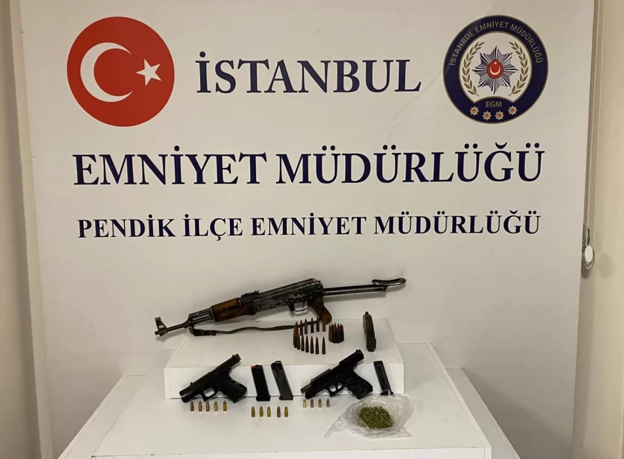 Pendik'te gerçekleşen ruhsatsız silah operasyonunda 2 zanlı yakalandı