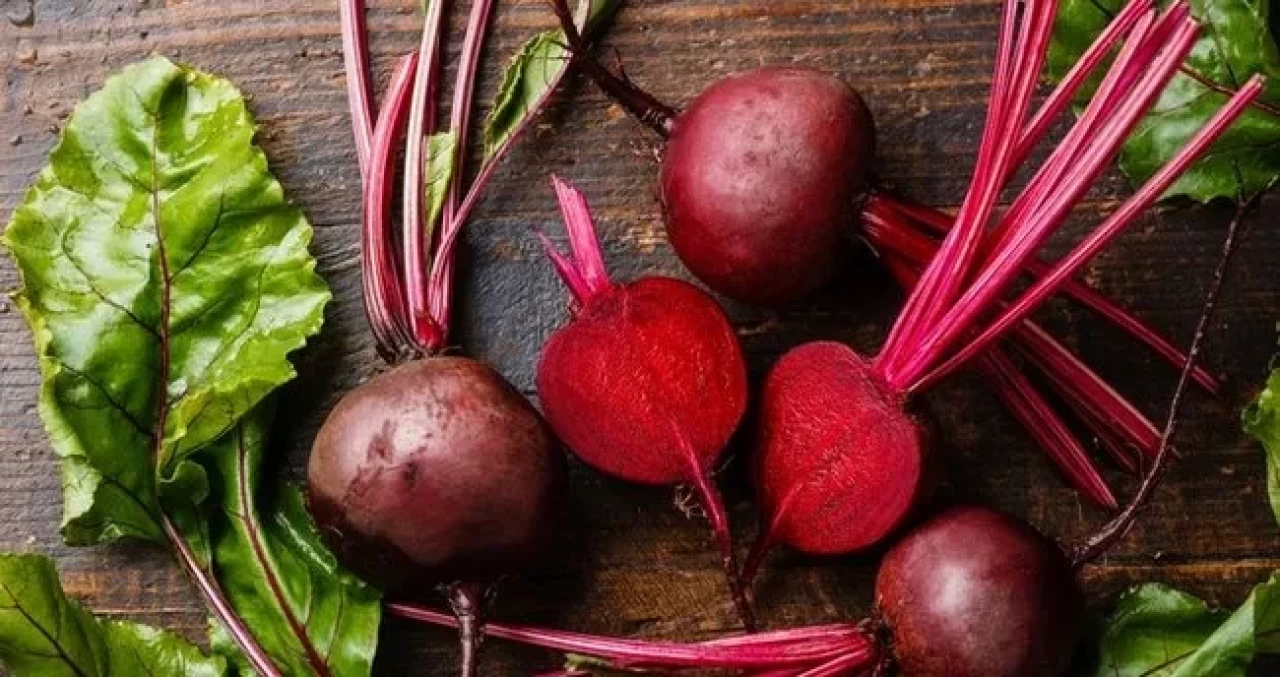 Pancar Çiğ Yenir Mi? Sağlığa Faydaları ve Riskleri