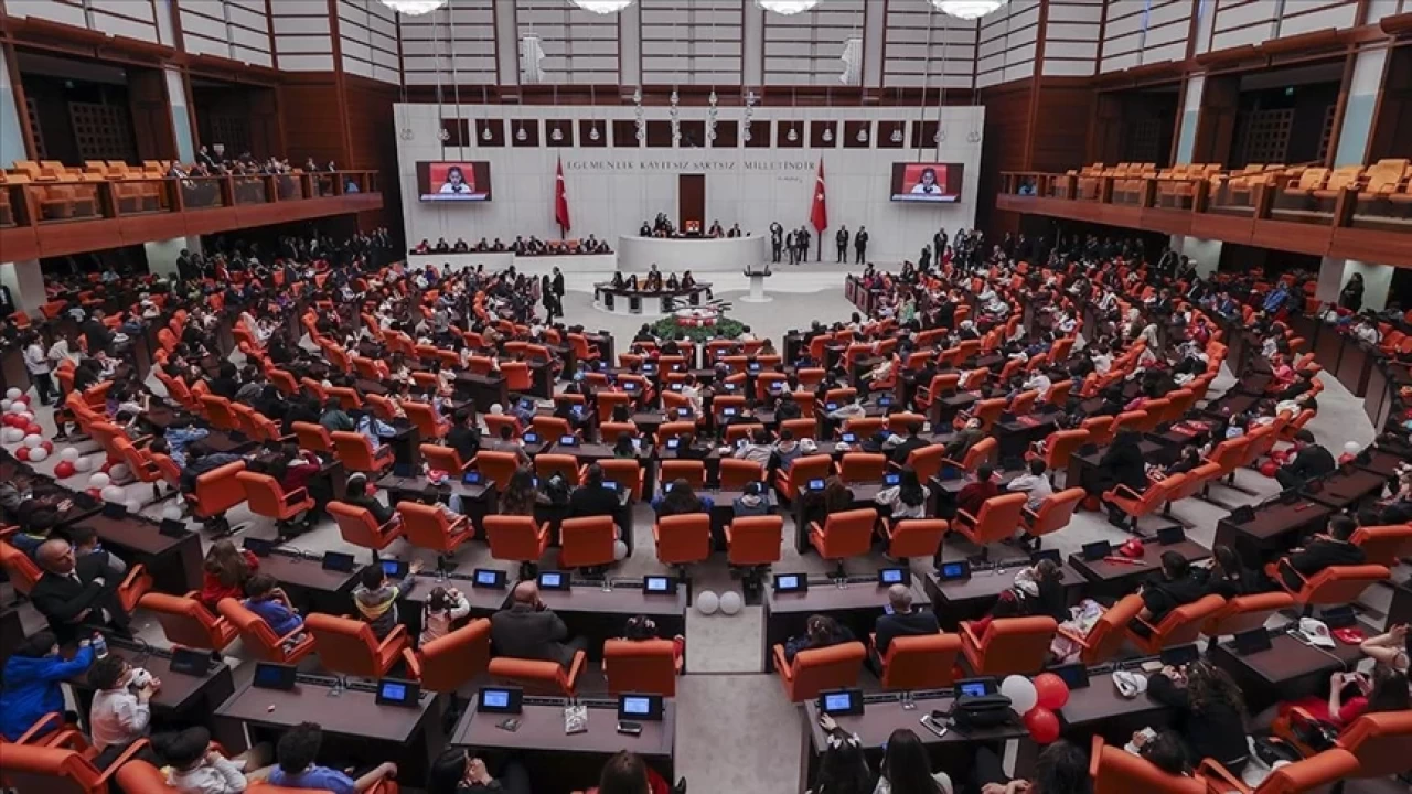 TBMM'de Türkmenistan ve Azerbaycan'la yapılan anlaşmaların onaylandığına dair kanun teklifi kabul edildi